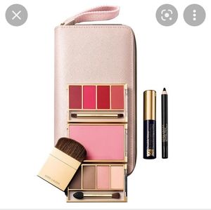 Estee Lauder Travel in color makeup set ~New!              🚨Price reduced